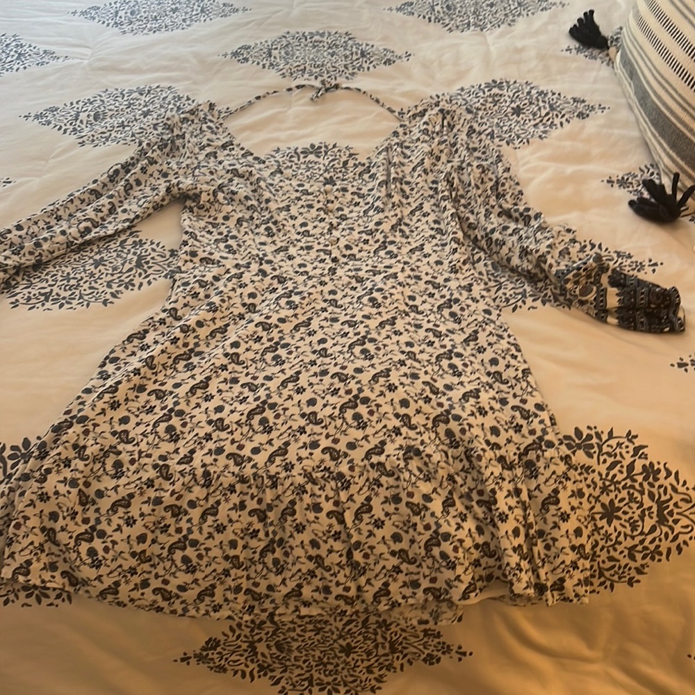 hollister blue and white paisley mini long sleeve dress